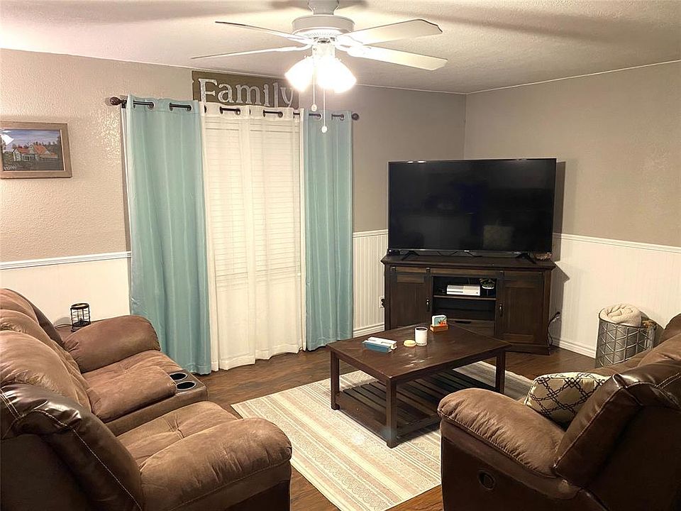 2nd image of 200 Woodlawn Dr