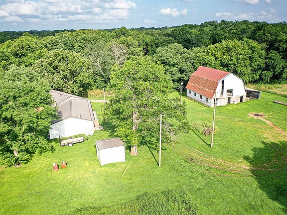 4th image of 15851 Fox Ln