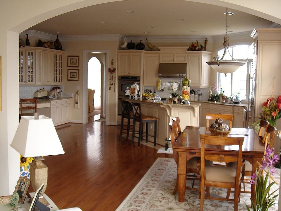2nd image of 43242 Parkers Ridge Dr