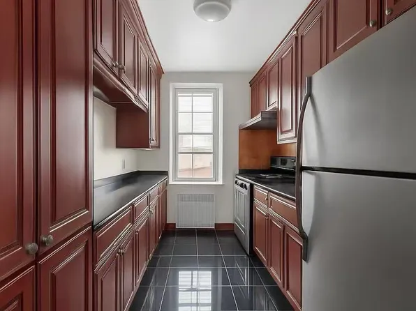 144-45 Sanford Avenue image 10 of 10