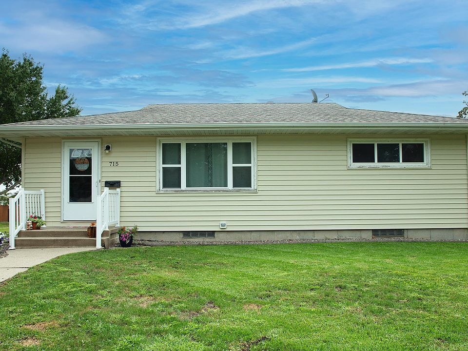 1st image of 715 4th St SE