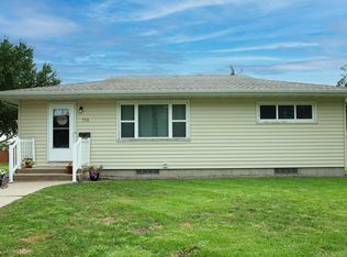 715 4th St SE, Waverly, IA 50677