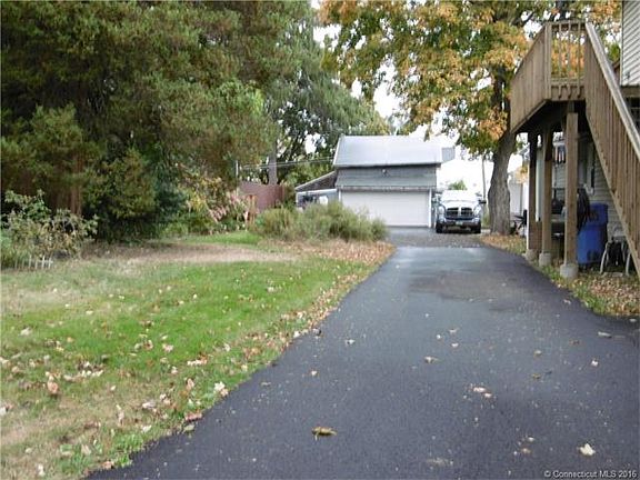 Driveway to oversized 2 car...