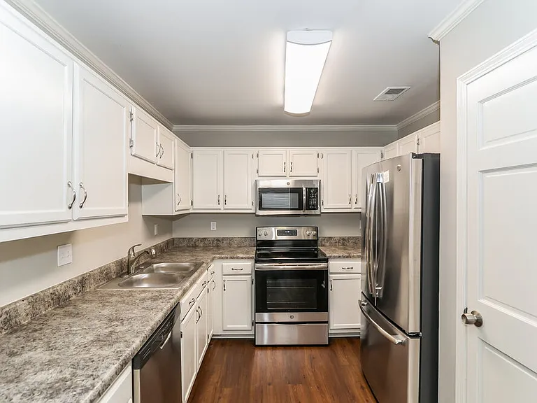 5896 Pipers Green Ln — Photo 7