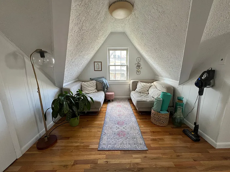 Upper-Level Reading or Office Area