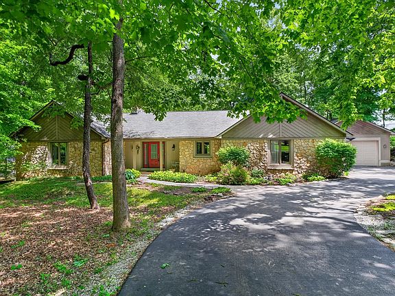 4th image of 64 Hickory Ridge Cir