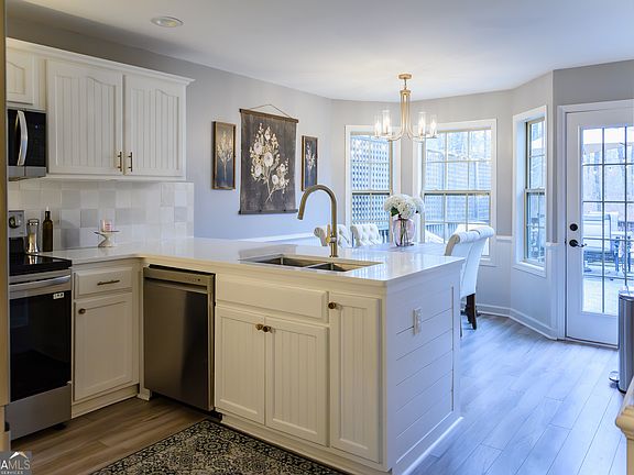 5th image of 358 Talon Dr SE