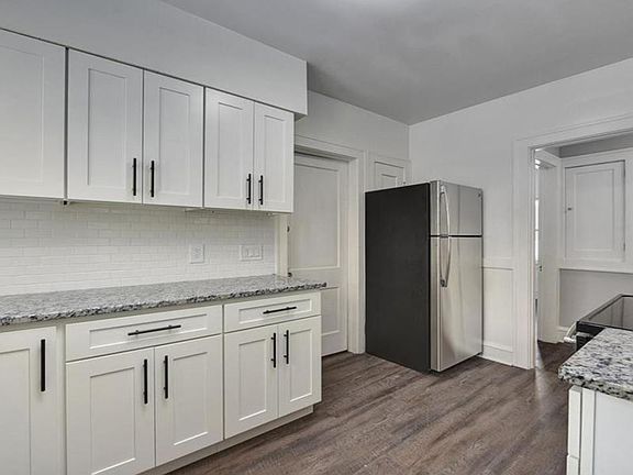 5th image of 16714 Delaware Ave