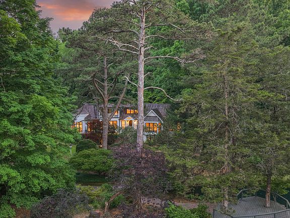 3rd image of 590 Springhill Dr NE