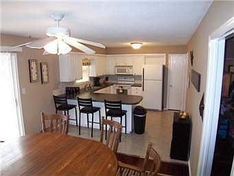 3rd image of 815 N Yuma Ave