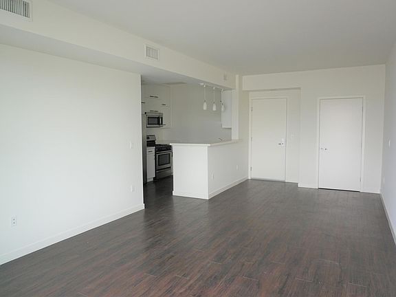 2nd image of 525 Santa Monica Blvd #403