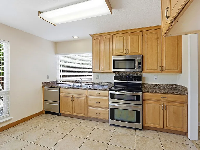 663 Albion Dr — Photo 18