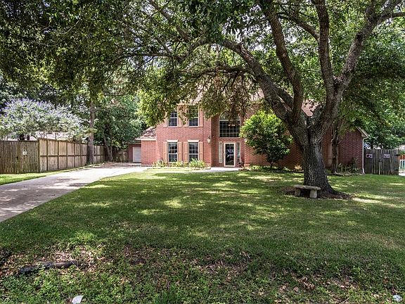 2nd image of 708 Bayou Crest Cir