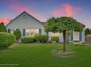 2002 Lamplighter Dr, Toms River, NJ 08753