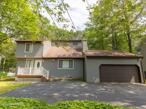 8143 Mayfair Rd, Tobyhanna, PA 18466