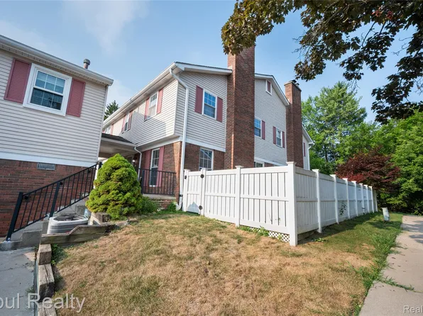 20831 W Glen Haven Cir, Northville, MI 48167