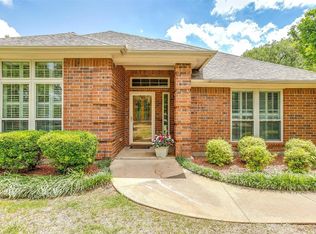 8045 John Henry Dr, Burleson, TX 76028