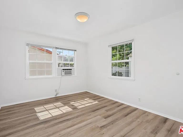 1019 Amherst Ave — Photo 20
