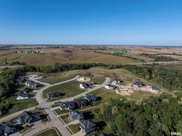 7160 Spring Creek Dr, Bettendorf, IA 52722