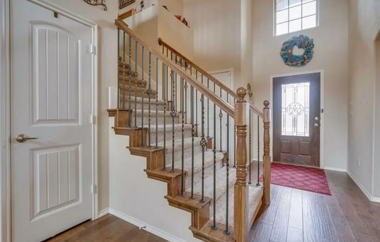 4 bed, 2476 sqft, $2,550 — Photo 3