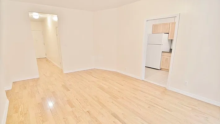 Rented by Park Property Advisors | media 2
