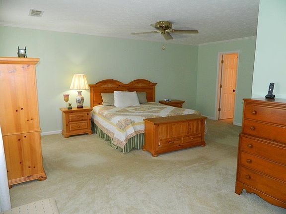 2nd image of 142 Jessica Ct