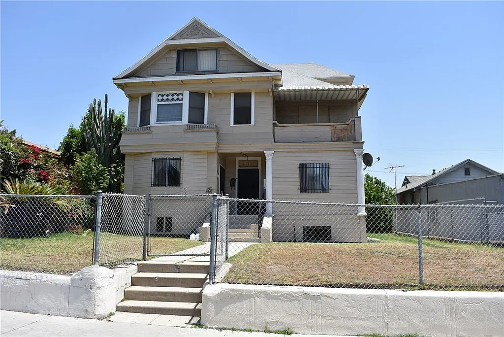 4 bed, 1700 sqft, $2,950 — Photo 2