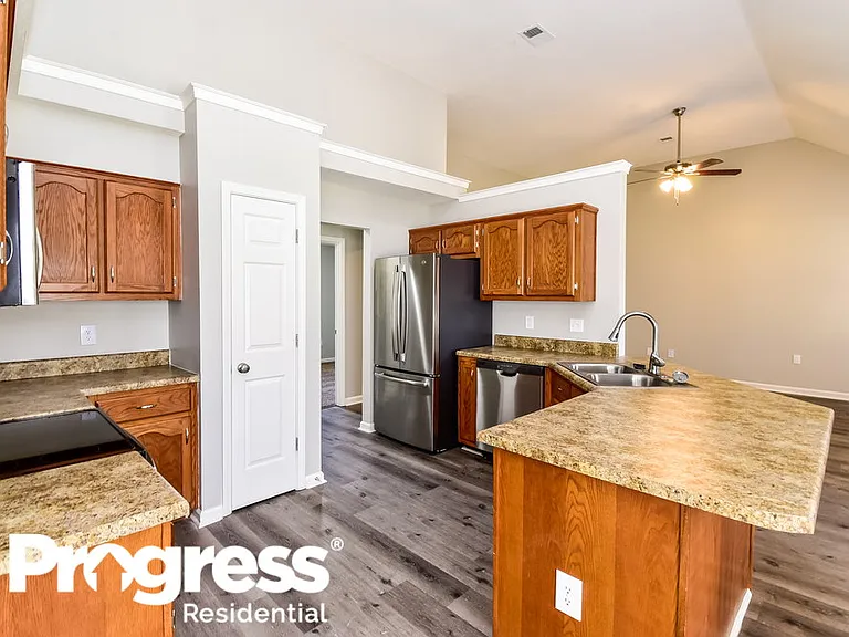 1261 Thames Dr — Photo 7