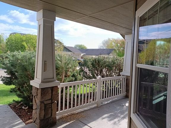 3rd image of 929 E Stormy Dr