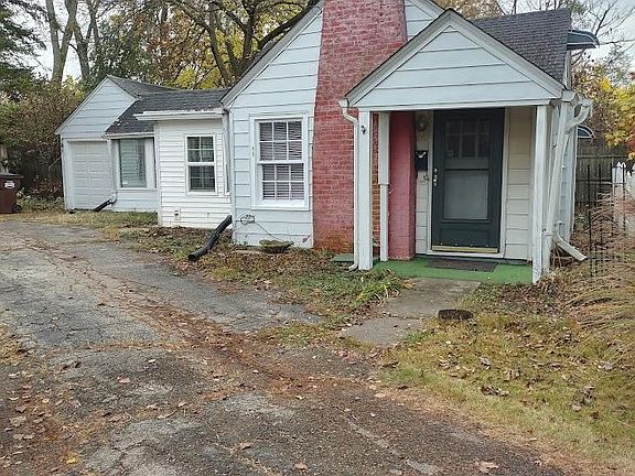 3rd image of 2600 Fairport Ave