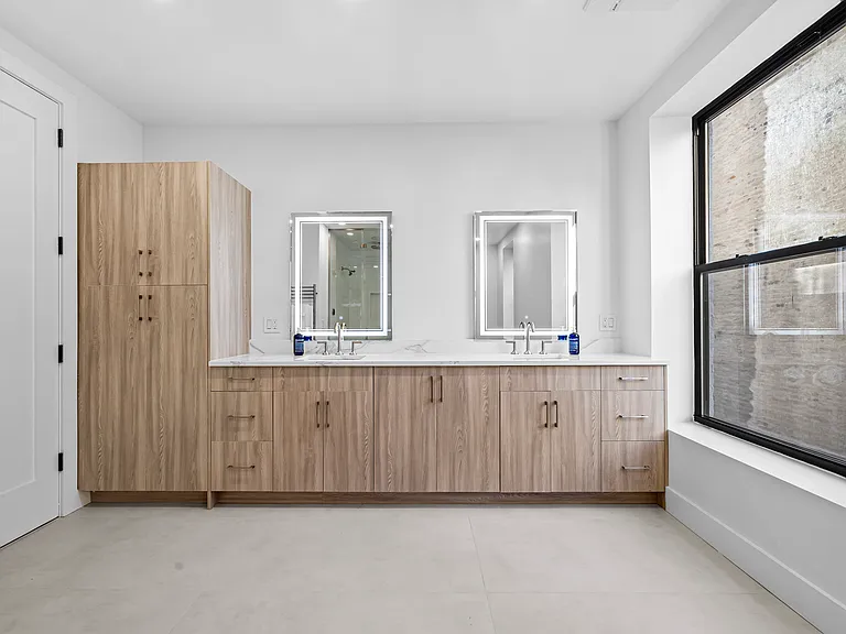 391 Manhattan Ave #TH1 — Photo 17