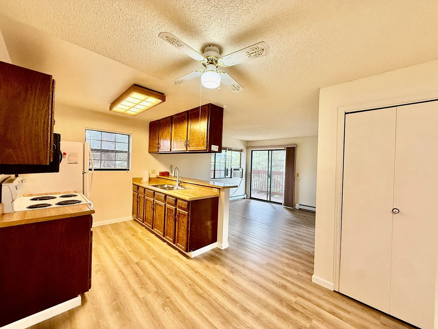 Charming 2-Bed Condo with Mountain Views in 55+ Community Off Palmer Park — Photo 4