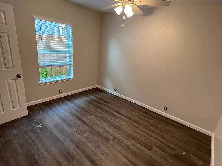 1015 Cameron Ave #1 — Photo 4