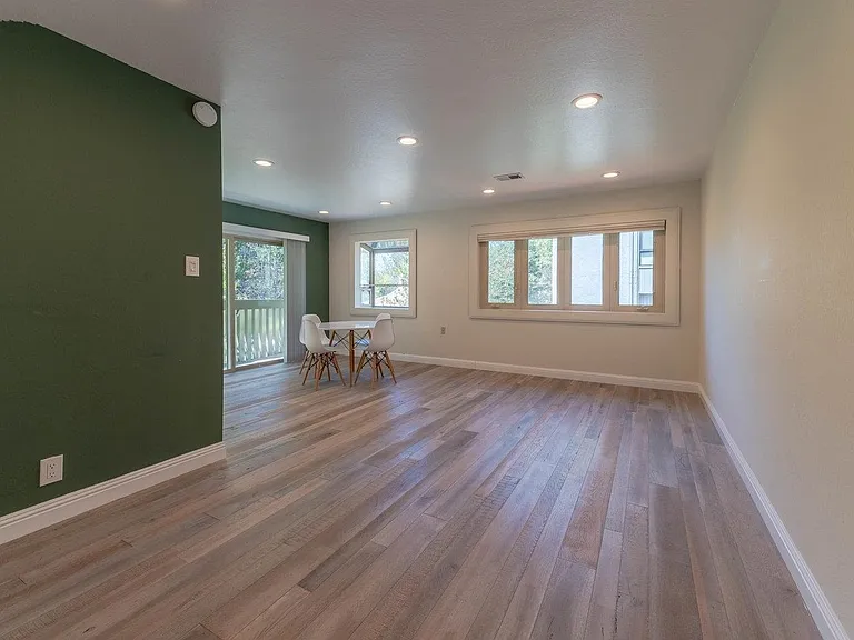 315 Poe St — Photo 12