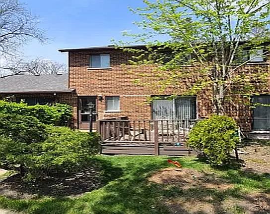 3rd image of 18W207 Kirkland Ln