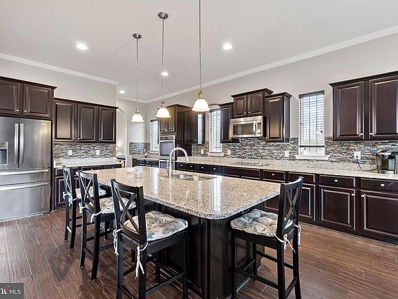 5th image of 196 Donovan Ln