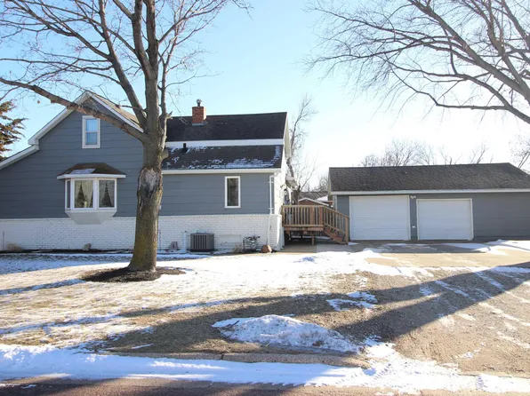 301 S McKinley St, Lennox, SD 57039