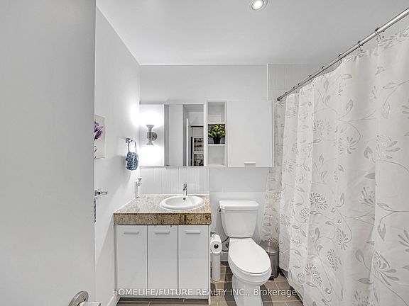 4th image of 33 Singer Ct #2507