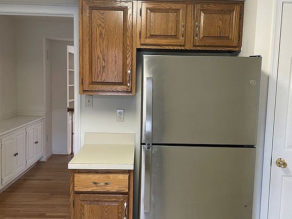 3rd image of 32 City Gate Ln