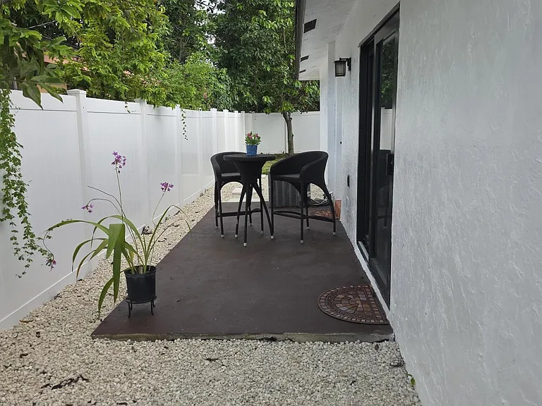 320 Sterling Ave — Photo 13