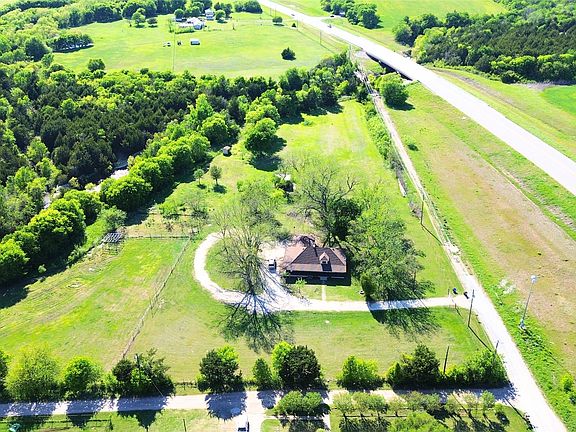 2nd image of 1542 W Reindeer Rd
