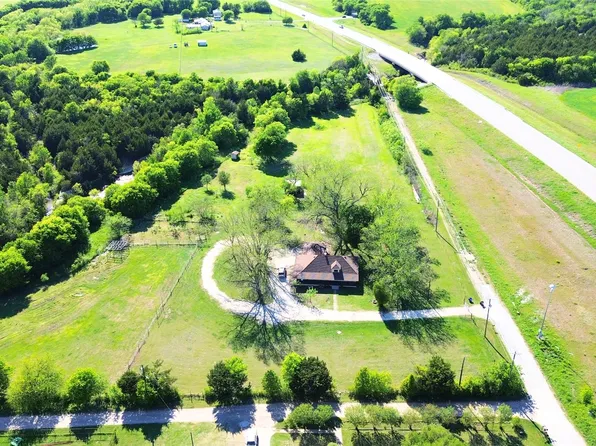 1542 W Reindeer Rd, Lancaster, TX 75146