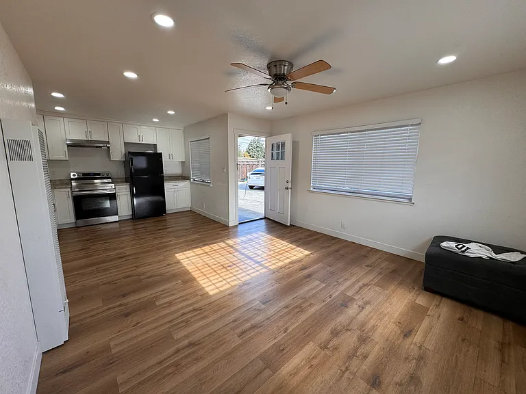 2121 Main St #1 — Photo 2