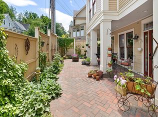 162 S Main St APT 1, Stowe, VT 05672
