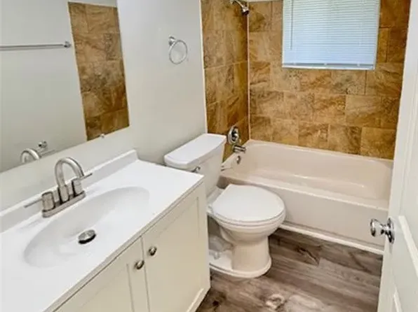 11200 Liana Ln, Saint Ann, MO 63074