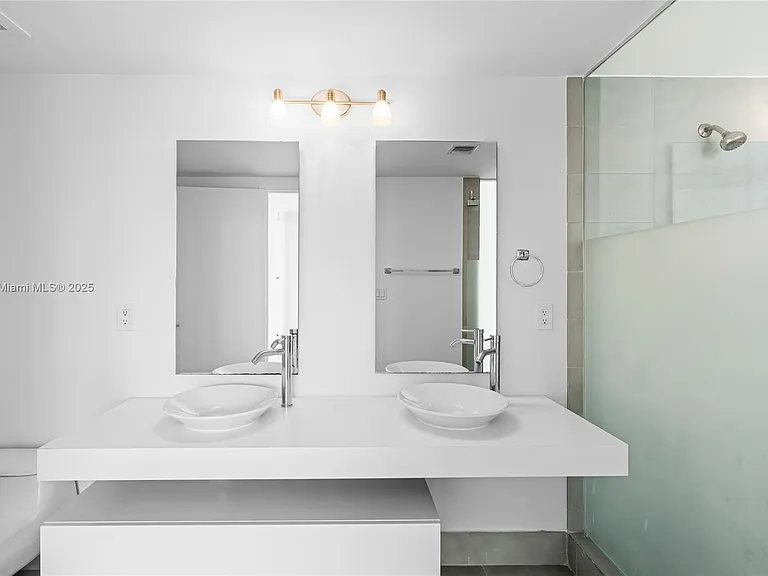 92 SW 3rd St #1 — Photo 14