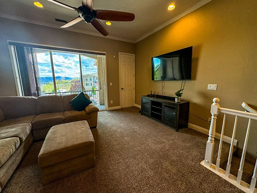2 bed, 2.5 bath, 1476 sqft, $3,050 — Photo 4