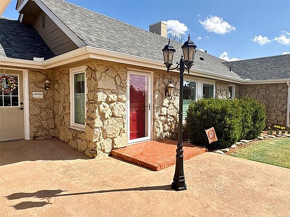 3rd image of 1606 N Hudson St