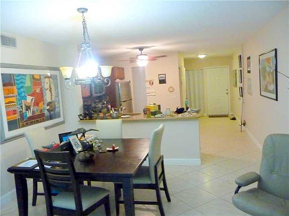 3rd image of 961 SE 20th Avenue #204