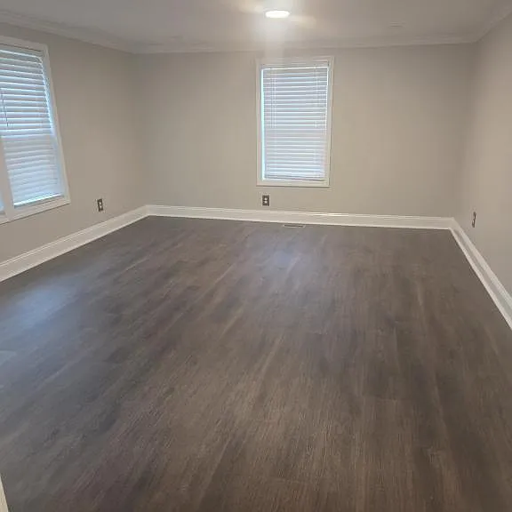 2095 N Kings Hwy — Photo 4